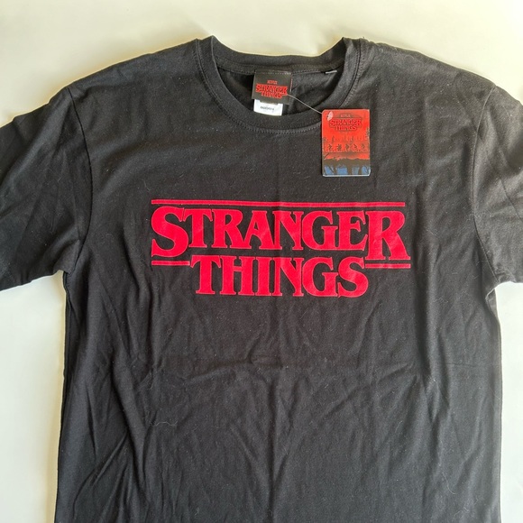 Stranger Things T-Shirt โค๏ธ - Picture 4 of 10